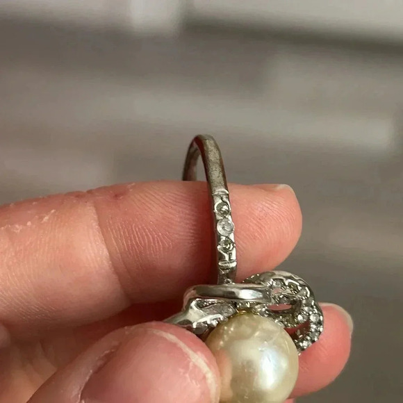 5/$25 Pearl silver band woman ring size 6 1/2 💗 - Picture 8 of 11